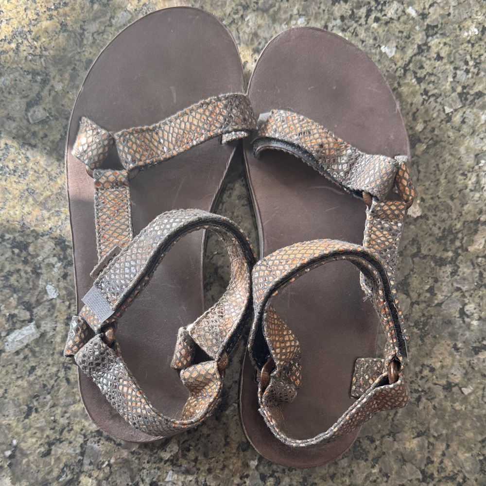 Teva Gray and Browns snake Patterned Sandals Women’s 8 US